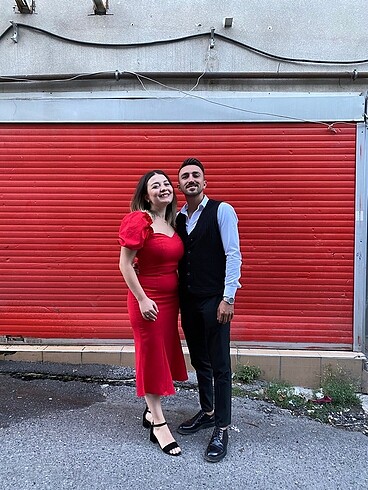 Kırmızı elbise