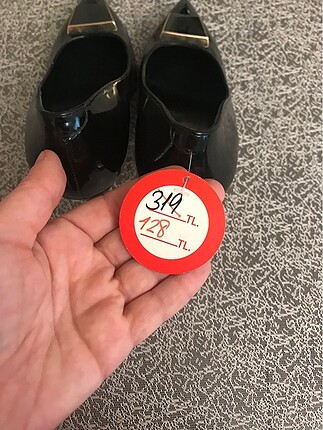 39 Beden siyah Renk Etiketi üzerinde