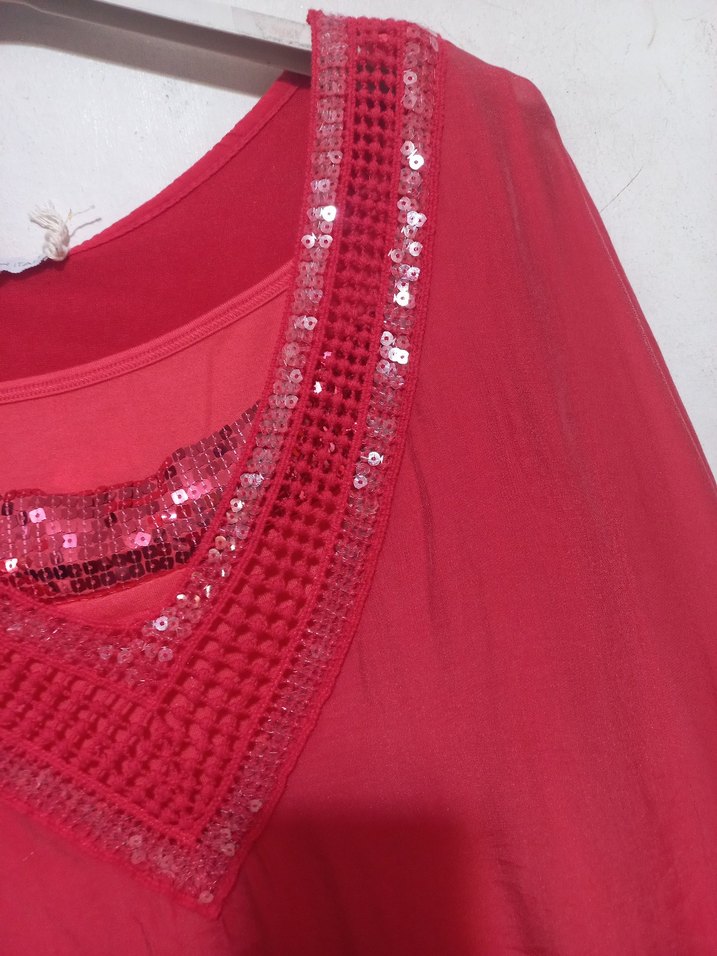 Pul İşlemeli ipek Kırmızı V Yaka Bluz - Görsel 4