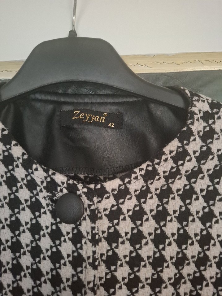 Düğmeli Kadın Kaban - Görsel 4