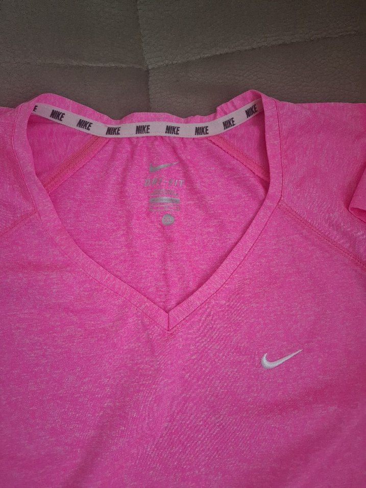 Pembe V Yaka Kısa Kollu Spor Tişört - Görsel 2