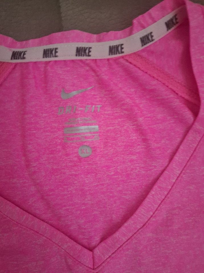 Pembe V Yaka Kısa Kollu Spor Tişört - Görsel 3