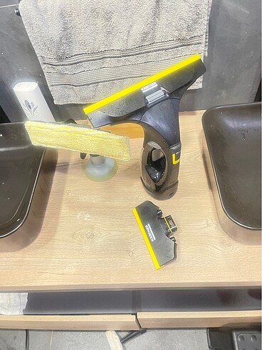  Beden Renk Karcher wv 5 plus şarjlı cam ve yüzey temizleme makinesi