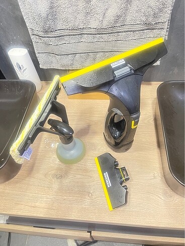  Beden Karcher wv 5 plus şarjlı cam ve yüzey temizleme makinesi