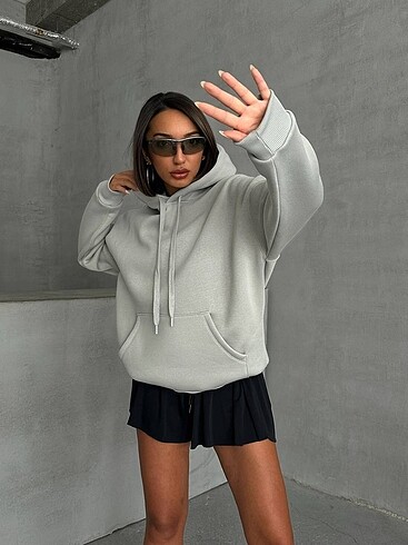 Gri kapüşonlu sweatshirt