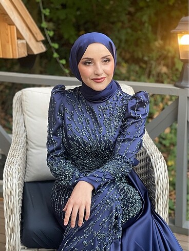 HENNİN LACİVERT TESETTÜR ABİYE