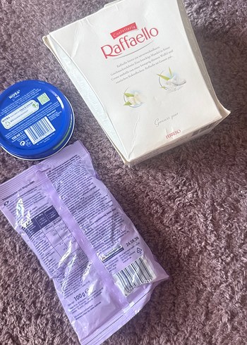Nespresso Mivolis Üzüm Şekeri, NIVEA Krem, Raffaello Çikolata Seti