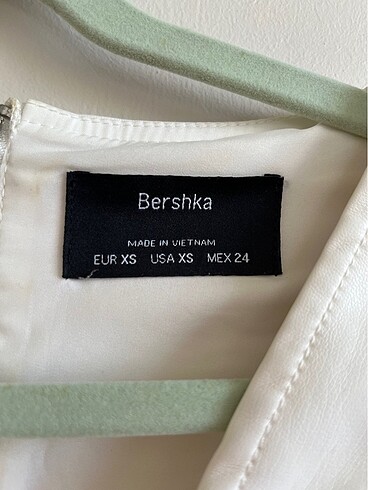xs Beden beyaz Renk Bershka elbise