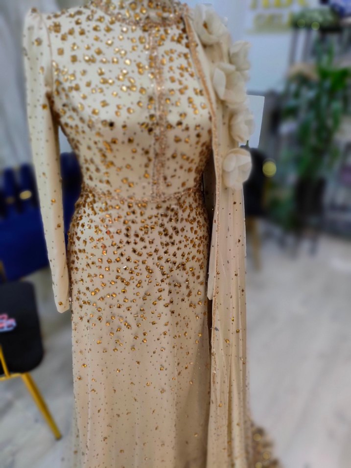 Boncuk İşlemeli Beyaz Uzun Abiye Elbise - Görsel 3