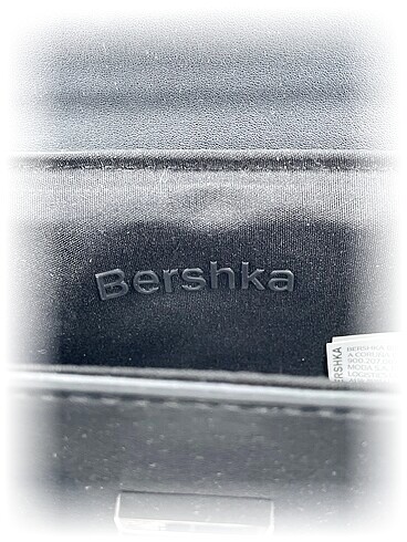 Beden Bershka Çapraz Çanta %70 İndirimli.