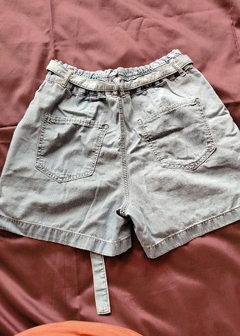 Gri Kadın Kemerli Mini Denim Şort - Görsel 4