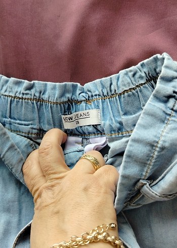 Gri Kadın Kemerli Mini Denim Şort - Görsel 3