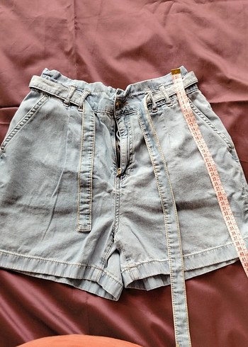Gri Kadın Kemerli Mini Denim Şort - Görsel 2