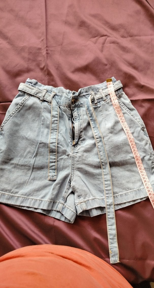 Gri Kadın Kemerli Mini Denim Şort - Görsel 2