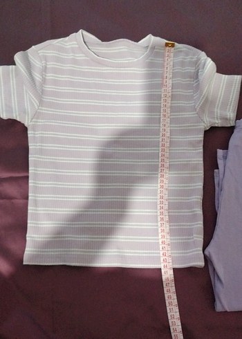 Mor Tişörtü, Kısa Kollu, ve kapri tayt - Görsel 2