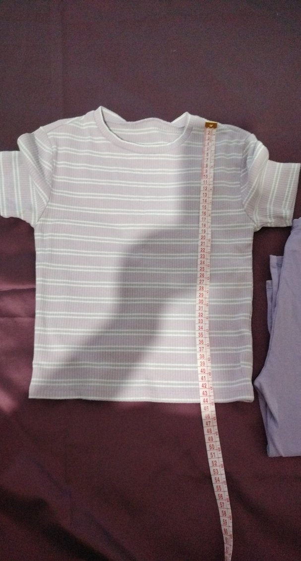 Mor Tişörtü, Kısa Kollu, ve kapri tayt - Görsel 2