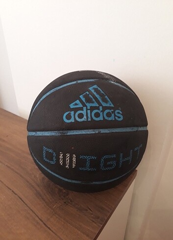 Taş gibi sorunsuz basketbol topu