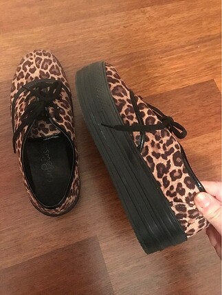Leopar ayakkabı