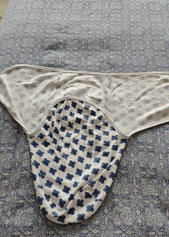 Mavi Gri Çiçek Desenli Bebek Kundak Örtüsü - Görsel 3