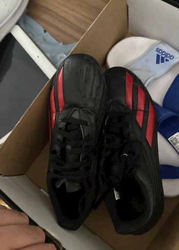 tek ebat Beden Siyah Erkek Futbol Ayakkabısı Velcro Kapatmalı