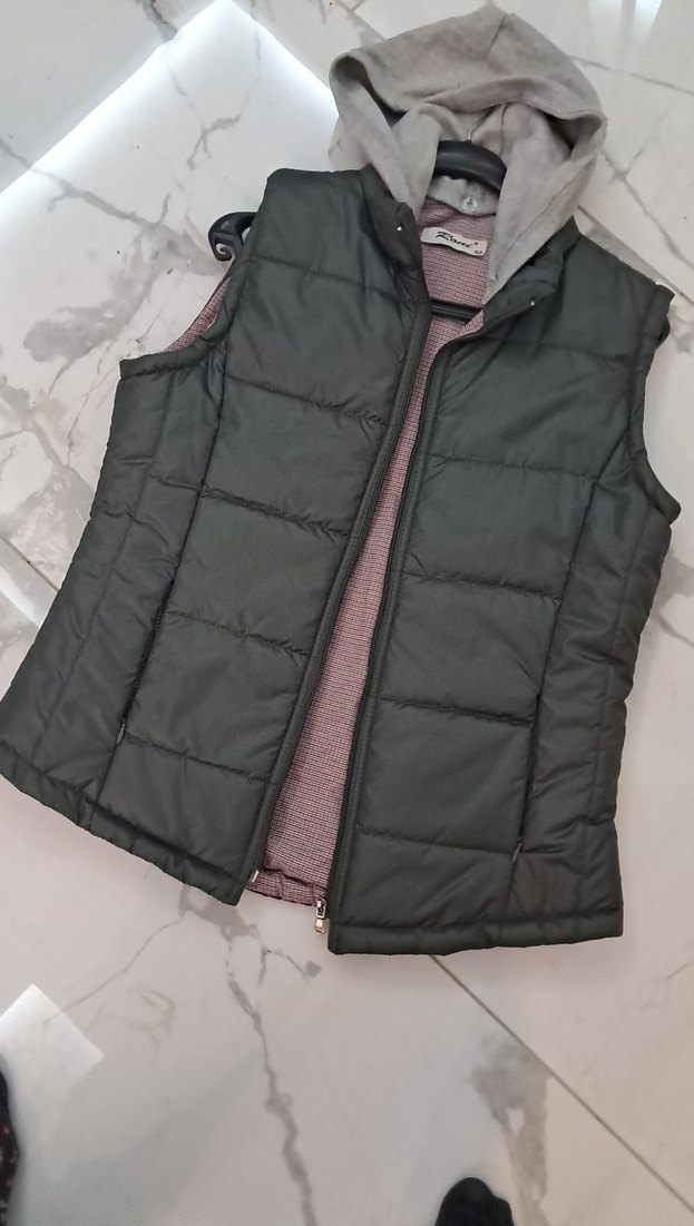 Gri Kapüşonlu Kadın Şişme Yelek - Görsel 3