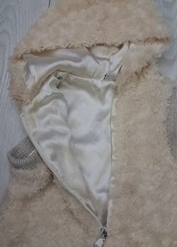 Kız Çocuk Bej Kürklü Triko Yelek - Görsel 5