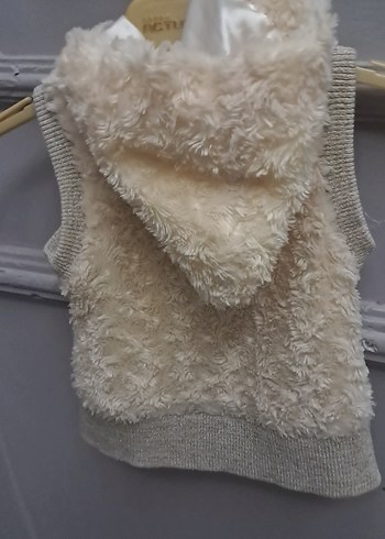 Kız Çocuk Bej Kürklü Triko Yelek - Görsel 12