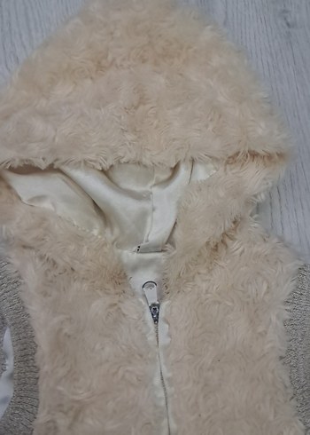 Kız Çocuk Bej Kürklü Triko Yelek - Görsel 3