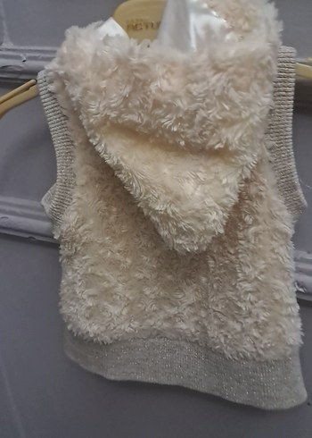 Kız Çocuk Bej Kürklü Triko Yelek - Görsel 11