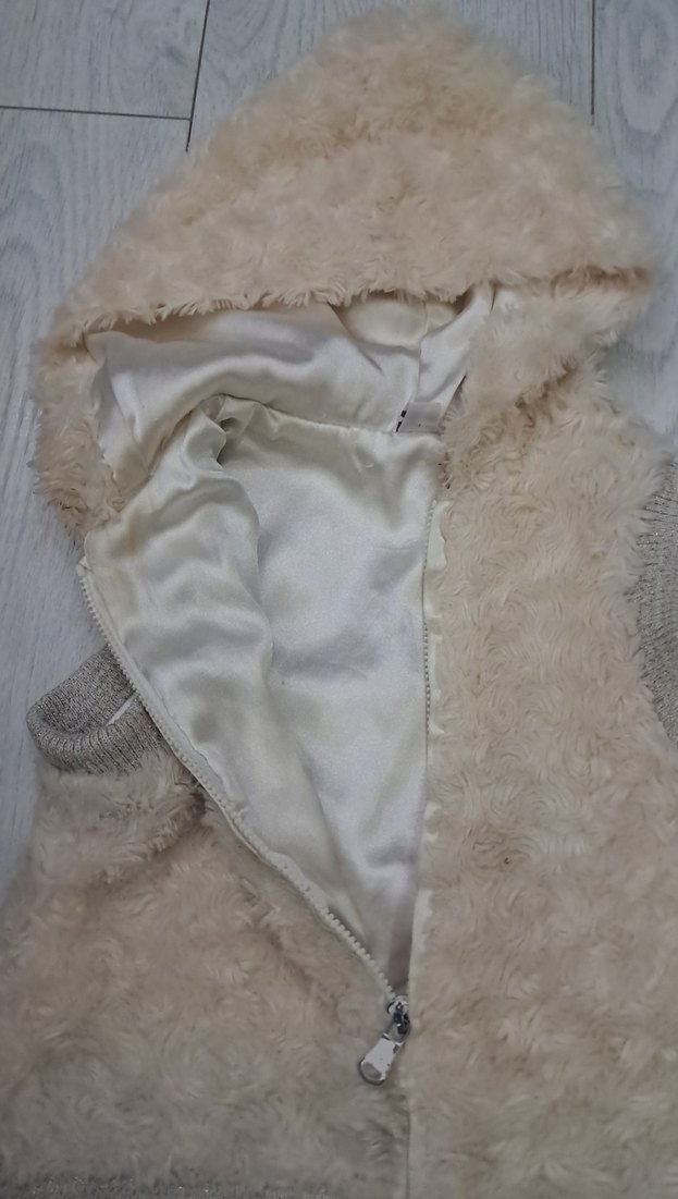 Kız Çocuk Bej Kürklü Triko Yelek - Görsel 5