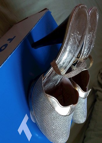 Altın Rengi, Kemerli Dolgu Topuklu Kadın Abiye Ayakkabı - Görsel 3