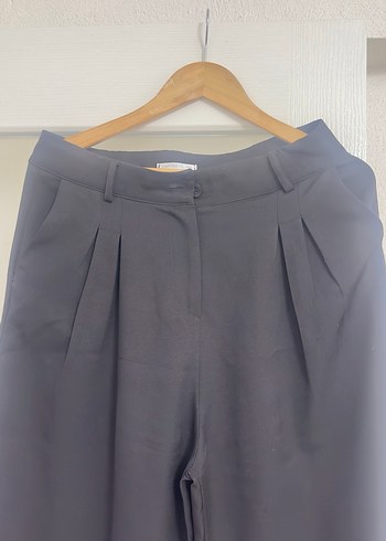 Siyah Pilili Rahat Kesim kumaş Kadın Pantolon - Görsel 2