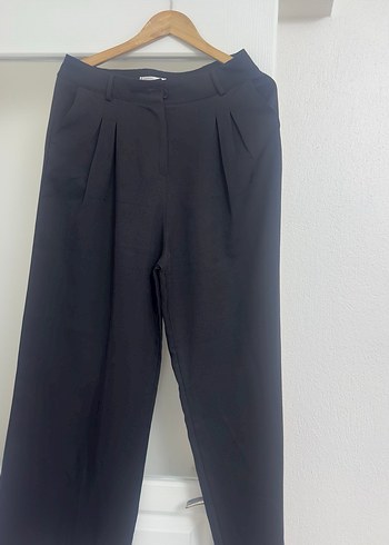 Siyah Pilili Rahat Kesim kumaş Kadın Pantolon - Görsel 4