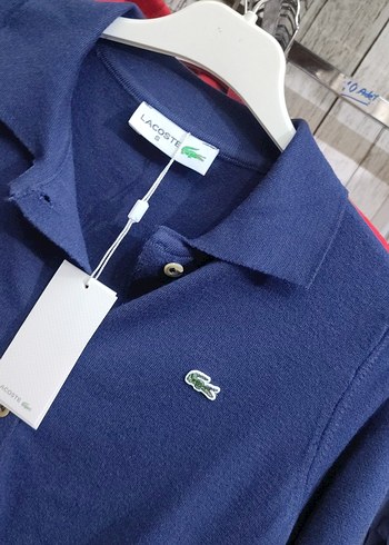 Diğer Lacoste kadın Lacivert Hırka S/M/L bedenleri mevcuttur