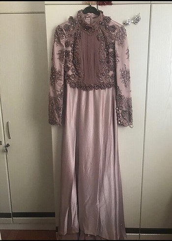 Nakışlı Yüksek Yakalı Uzun Kollu Vintage Elbise abiye