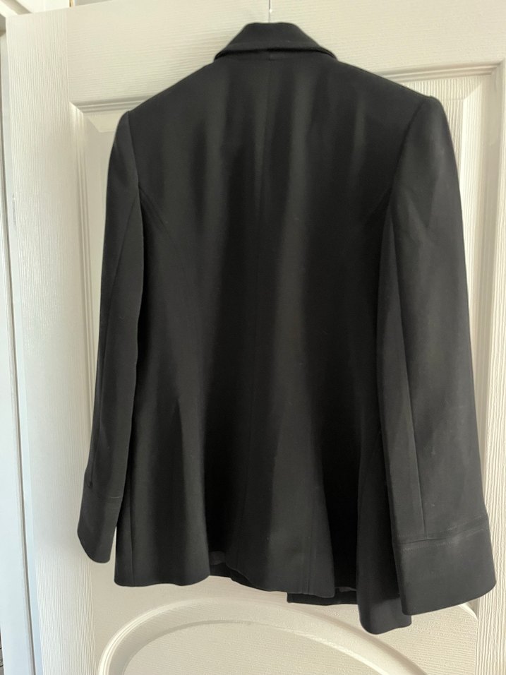 Şıklığın Simgesi: Siyah Klasik Blazer Ceket — görsel 2/4