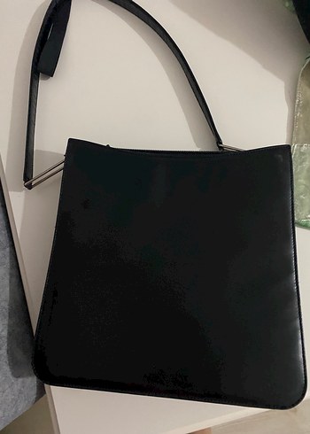 Zara Siyah Kemer Detaylı Minimalist Deri Çanta