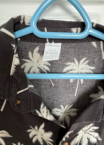 Düğmeli Siyah Palmiye Desenli Kısa Kollu Gömlek - Görsel 3