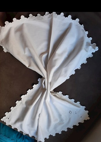 Nakışlı Beyaz Vintage Masa Örtüsü - Görsel 4