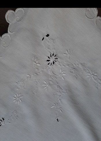 Nakışlı Beyaz Vintage Masa Örtüsü - Görsel 5