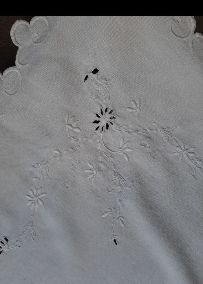 Nakışlı Beyaz Vintage Masa Örtüsü - Görsel 5