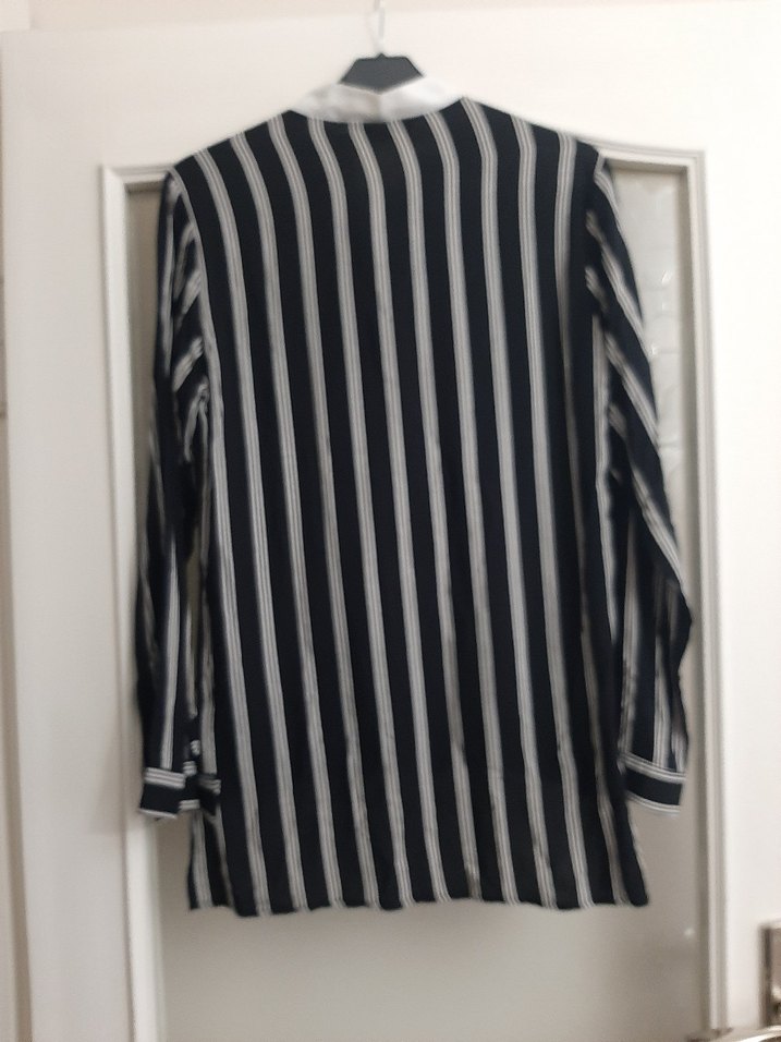 Kadın Beyaz Siyah Çizgili Fiyonklu Uzun Kollu Gömlek - Görsel 2