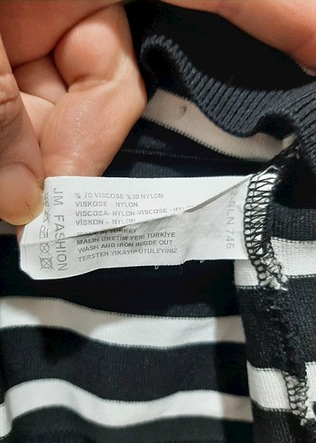 Düğmeli Siyah-Beyaz Çizgili Kadın Kazak - Görsel 3