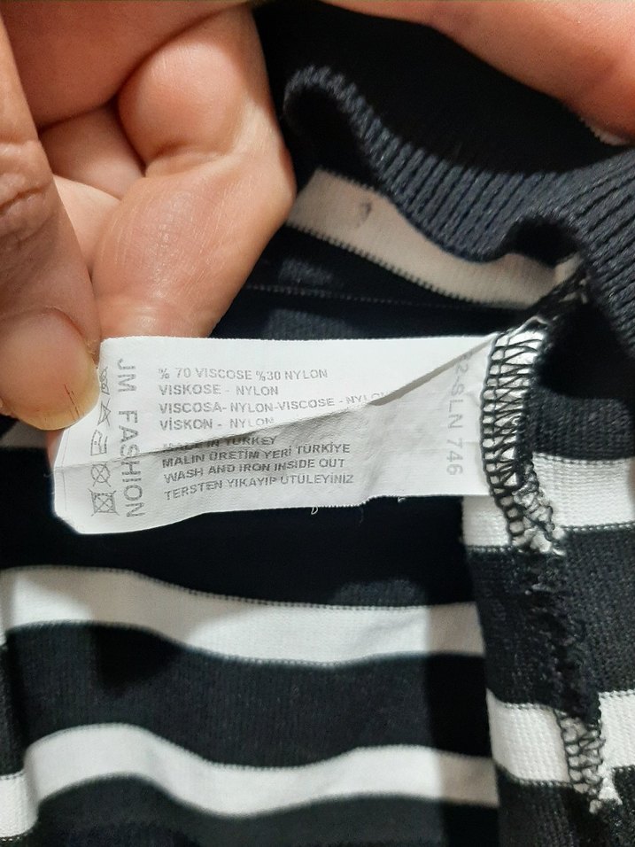 Düğmeli Siyah-Beyaz Çizgili Kadın Kazak - Görsel 3