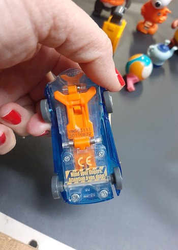 Renkli Oyuncak Araba ve Figür Seti - Görsel 2