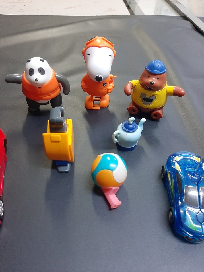 Renkli Oyuncak Araba ve Figür Seti - Görsel 4