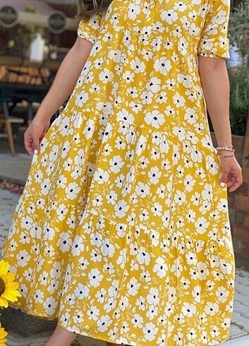 Sarı renk kolları lastikli çiçek desenli elbise 
