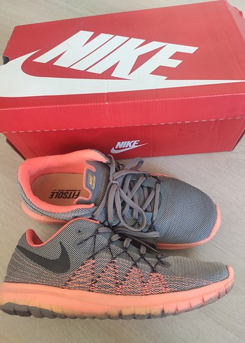 Nike Gri Bağcıklı Spor Ayakkabı