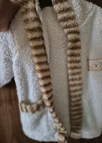 LC Waikiki Nakışlı Beyaz Çocuk Bornozu