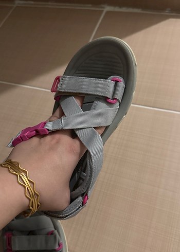 Gri Kadın Spor ve Günlük Dolgu Topuk Sandalet - Görsel 2